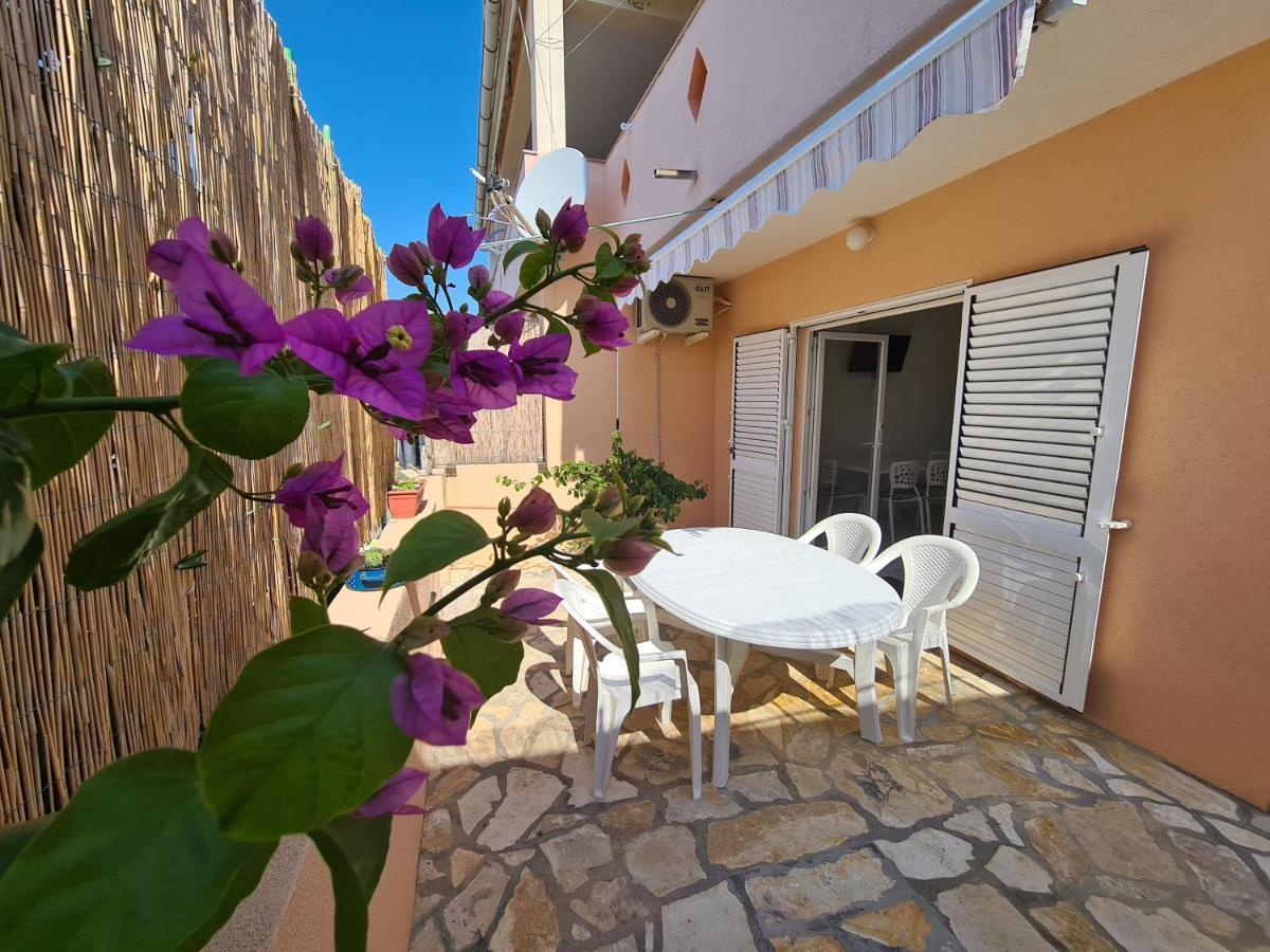 Apartments Barbati Kustici Exterior photo