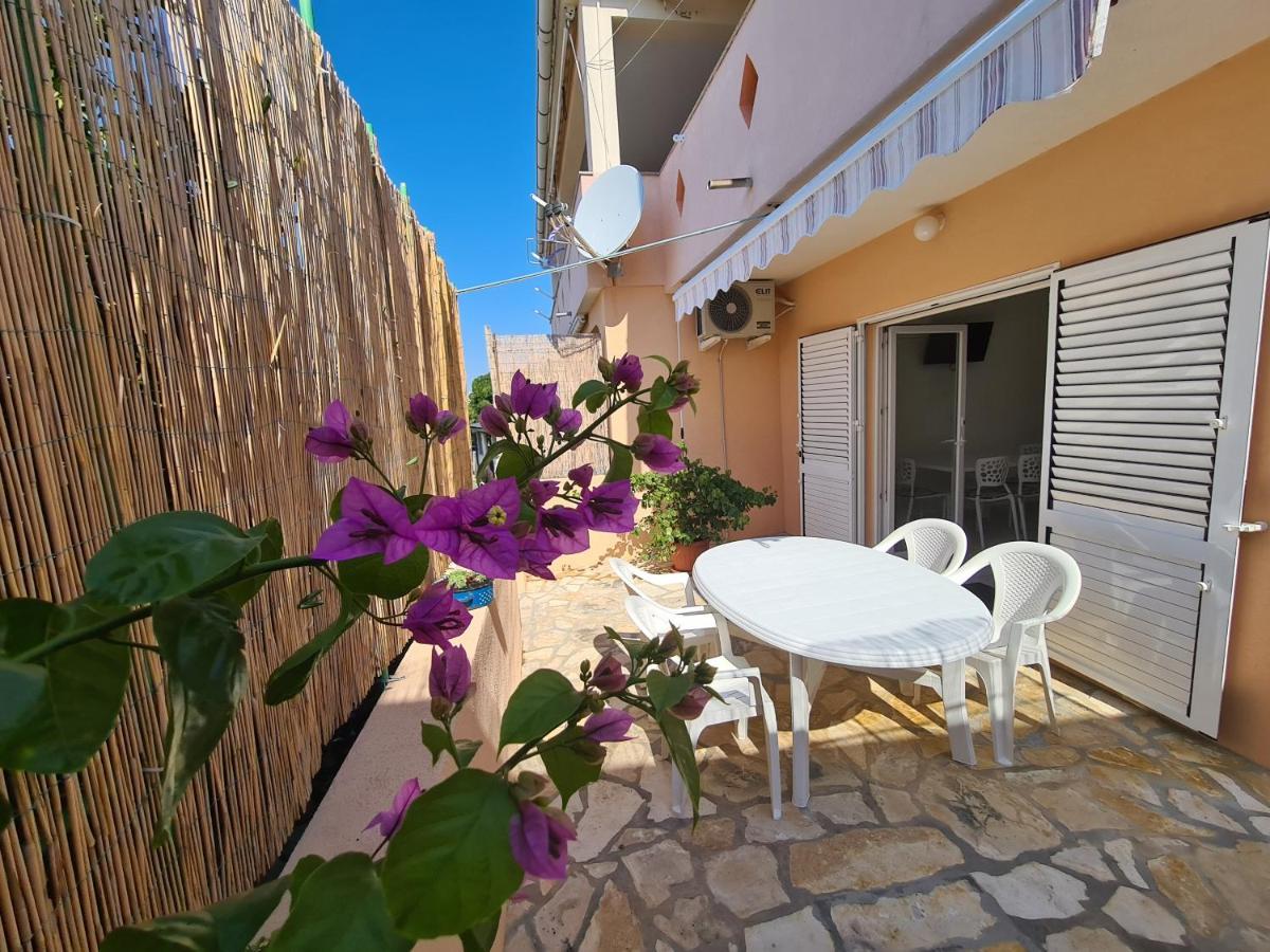 Apartments Barbati Kustici Exterior photo